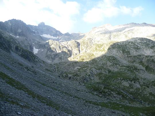 Descente vers le torrent issu du lac Tourrat, devant le pic Long