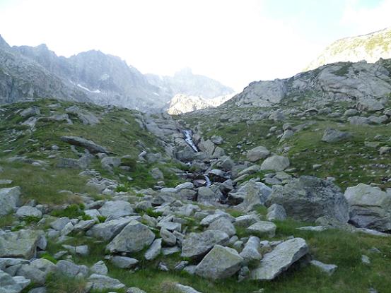 Traversée du torrent issu du lac Tourrat 2320 m