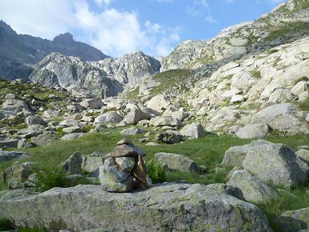 Montée vers le lac Tourrat, face au pic Long