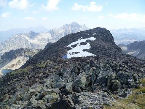 Du sommet du pic ou Pale de Crabounouse 3021 m, le pic de Néouvielle et au premier plan, le sommet Nord-Est coté 3016 auquel je vais aller rendre visite