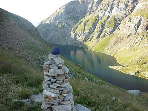 Gros cairn juste avant d`arriver à la cabana del Botornas 2330 m