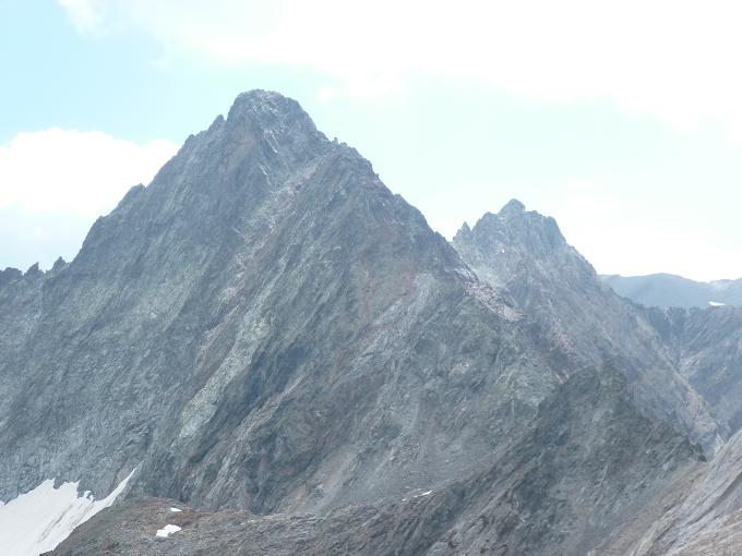 Depuis la crête entre les pics de Crabounouse et de Bugarret, les pics Long et Badet