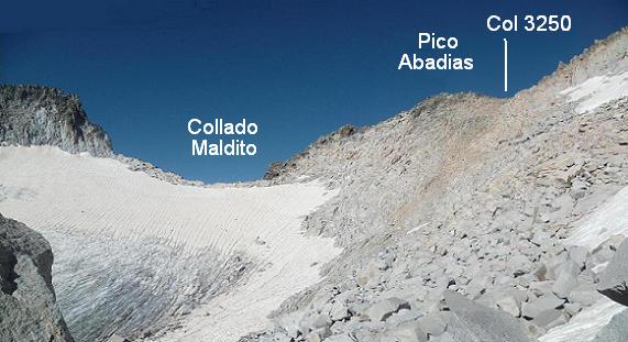 Arrivée au-dessus de la cuvette glacière située sous le Collado Maldito, il faut monter vers le col coté 3250, 