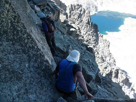 Descente avec prudence versant Cregena pour aller retrouver le col coté 3250