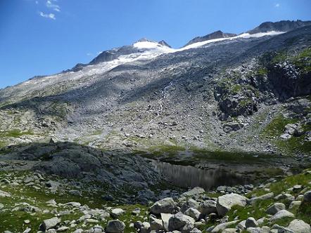 Passage près du ibon del Salterillo 2460 m, sous le pico de Aneto