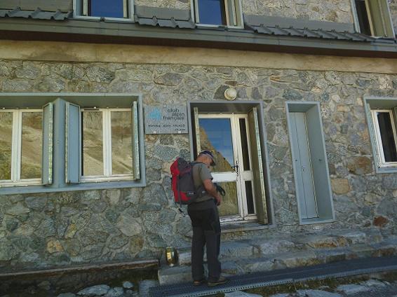 Arrivée au refuge du Portillon ou refuge Jean Arlaud (2571 m) (photo de Peio)