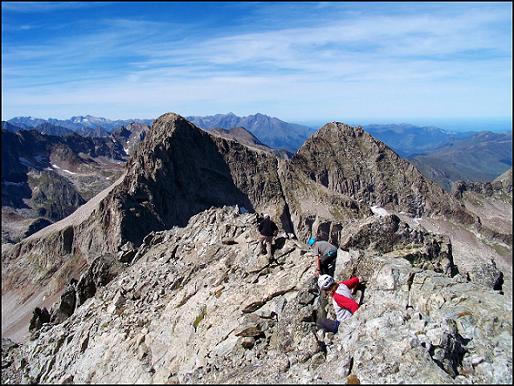 Départ du sommet du pic des Crabioules Occidental face au pic Lézat (photo de Florent)