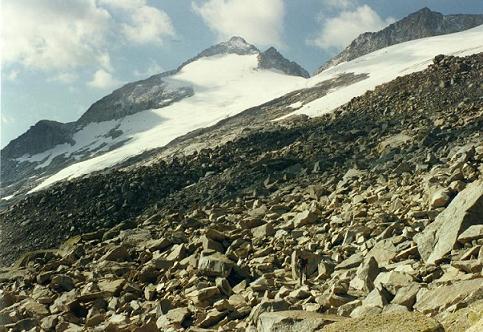 Du Portillon Inferior, le pico de Aneto, son glacier et son pierrier