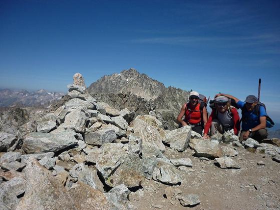 Sommet de l`Antecima Sur Este Russell 3205 m, le pico de Aneto dans le dos