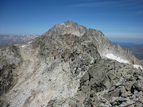 Du sommet de l`Antecima Sur Este Russell 3205 m, le pico de Aneto et le pico Russell