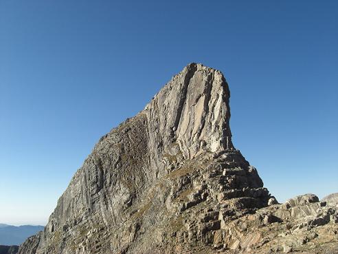 9 heures 30, arrivée au collado del Diente 3010 mètres, devant la fière Diente de Llardana