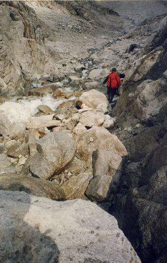 Descente du barranco issu du glaciar de Aneto