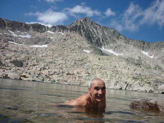 Baignade dans le lac 2827 m, situé dans le cirque Sud-Est du pico Russell