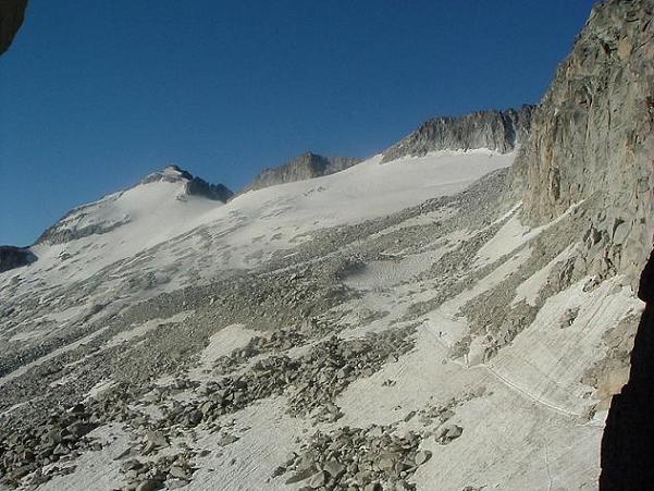 Du Portillon Superior 2880 m, lever de rideau sur le pic d Aneto et son glacier