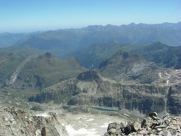 Du sommet du pic d Aneto, la vallée de Barrancs