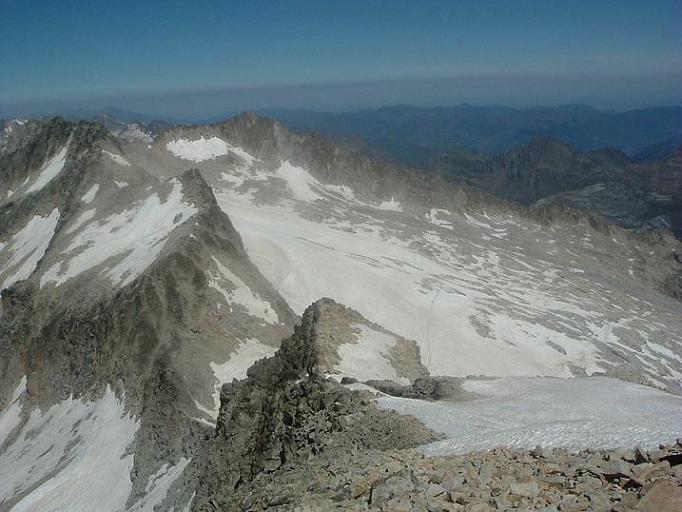 Regard sur la Maladeta et le glacier d Aneto