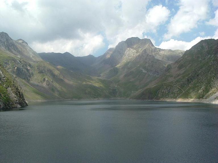 Retour à l aire de stationnement de l Estany de Llauset, vall et pico de Ballibierna