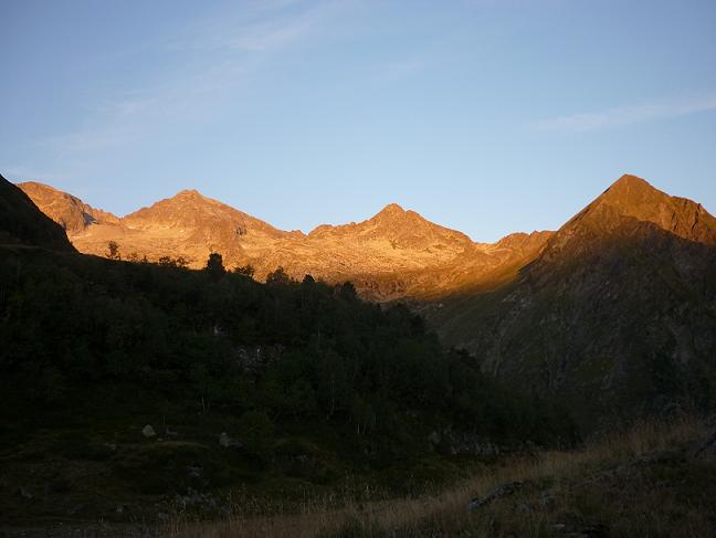 Depuis Prat-Long 1900 m, le Grand Quayrat s`enflamme