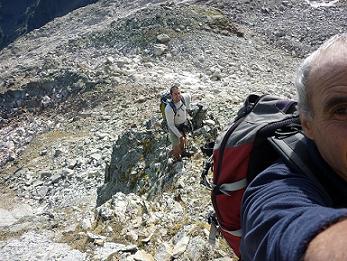 Passage d`escalade sous le sommet de la Tusse de Maupas