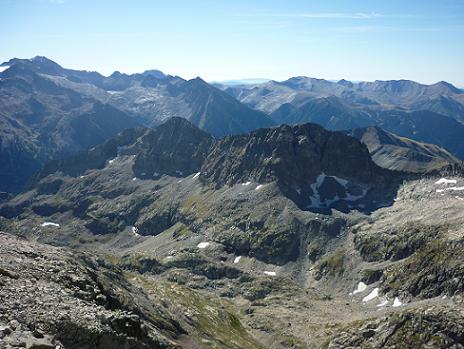 Du sommet du pic de Maupas 3109 m, le massif Aneto Maladeta 