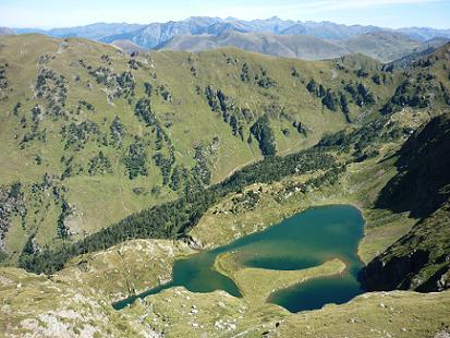 Passage au-dessus du lac Vert, il est bleu !