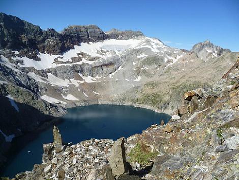 On réalisera quelques cairns, avec des pierres dressées bien visibles, dans la montée vers le pic Lézat