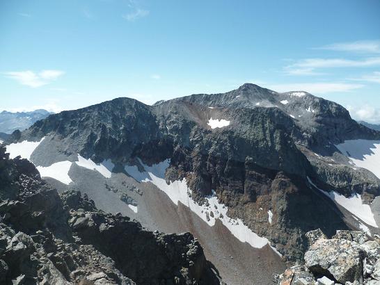 Du sommet du pic Lézat 3107m, l`Aiguille et la Pointe de Litérole, les pics Royo et Perdiguère