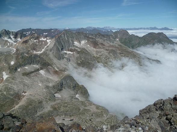 Du sommet du pic Lézat 3107 m, Gourgs Blancs, Batchimale, Spijeoles, Vignemale, Pic Long, Néouvielle, Pic du Midi de Bigorre et Arbizon