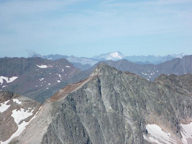 Du sommet du pic Lézat 3107 m, le pic des Spijeoles et le Vignemale